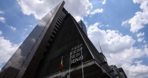 Empresários em Alerta: Pedido Urgente para Suspender Tarifaço por 90 Dias!