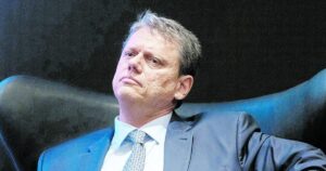 Unidos ou Divididos? Tarcísio Desafia Rumores de Racha na Direita com Ratinho Jr. e Caiado!