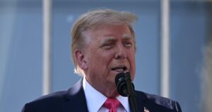 Independência do Fed em Jogo: Trump e Suas Atitudes Despertam Cautela!