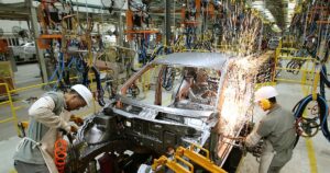 Veículos em crise: Produção despenca 4,9% e vendas caem 0,6%!