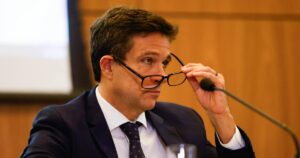 Campos Neto detona rivalidade no debate e desafia Haddad sobre a dívida de juros!