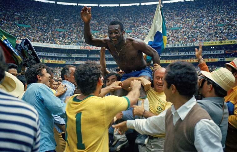 Pele celebrating 1970