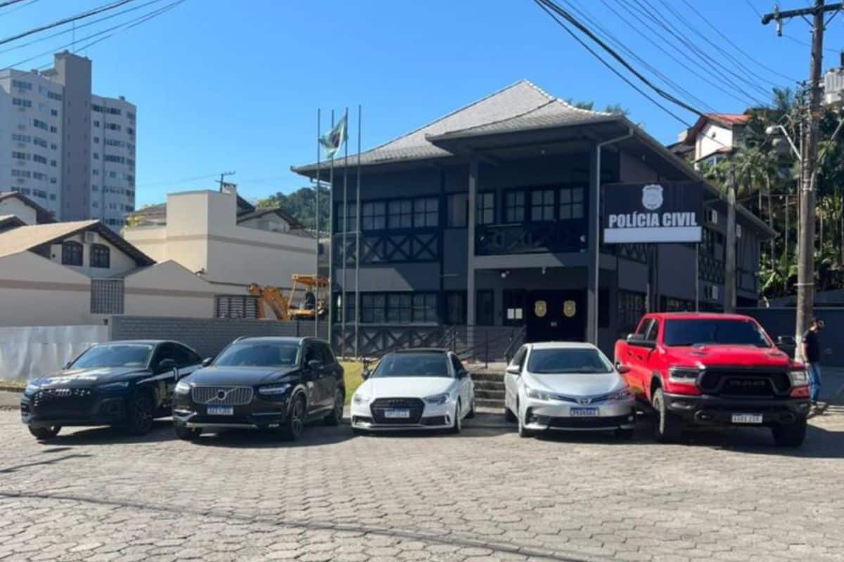 Policia Civil apreendeu veiculos em operacao contra lavagem de dinheiro com mineracao de criptomoeda