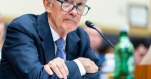 Trump Pressiona Powell a Sair do BC e Alerta Mercados de Wall Street a Suíça!