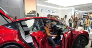 Tesla Enfrenta um ‘Cemitério’ para Marcas Ocidentais no 3º Maior Mercado Automotivo!