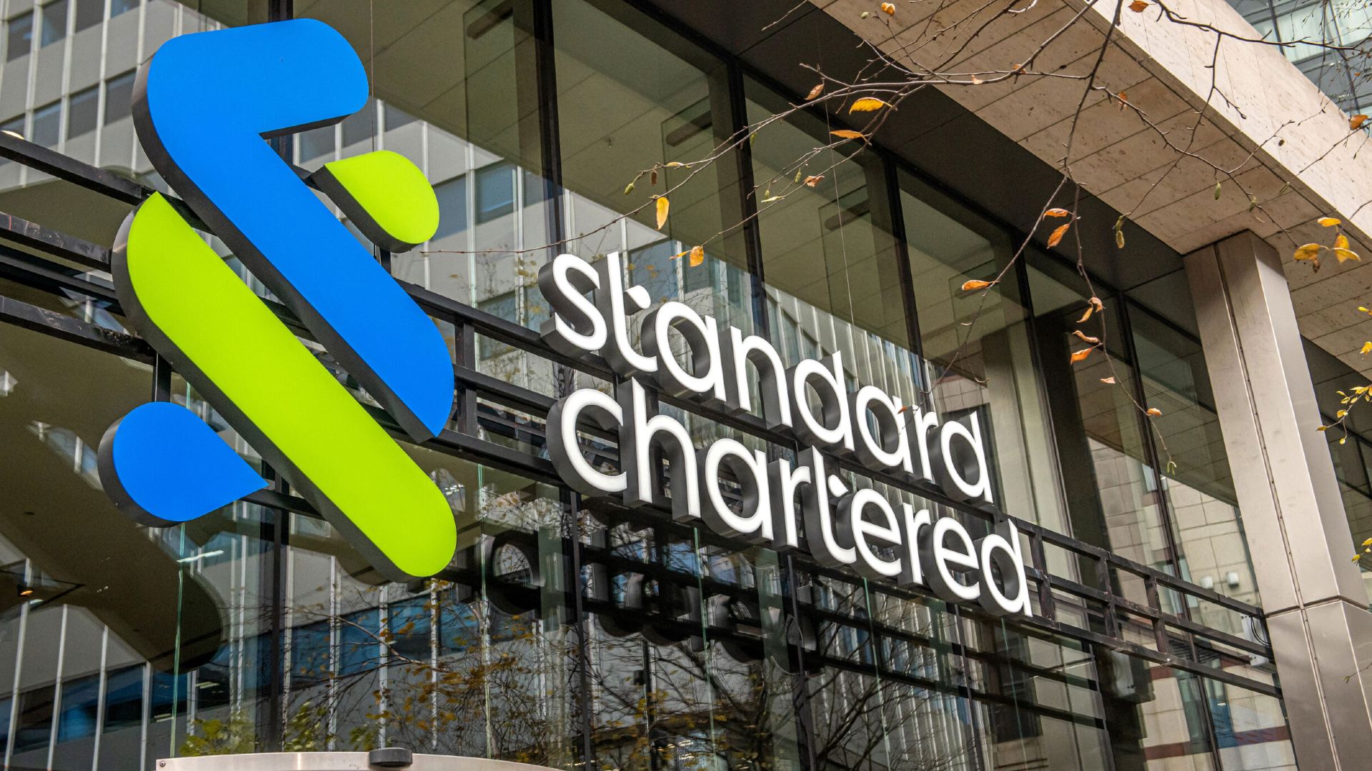 Standard Chartered Inova: Negócios com Bitcoin e Ethereum em Alta! 1 Standard Chartered em Londres