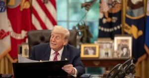 Trump Revela Acordo Bombástico com o Japão: US$ 550 Bilhões em Investimentos e Tarifas de 15%!