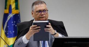 Impressionante Revelação: Debate sobre IOF Não Passaria de 5 Minutos, Afirma Dino!