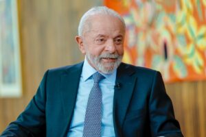Lula provoca Trump: “Quem saboreia jabuticaba dispensa conflitos comerciais!”