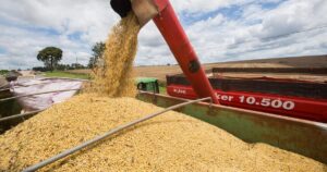 Alerta: PIB do Brasil à beira de queda de 0,4% com tarifas de Trump, segundo a Opep!