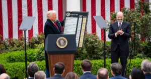 Trump Lança Novas Ameaças Comericais: Caos e Corrida Global Contra Tarifas!