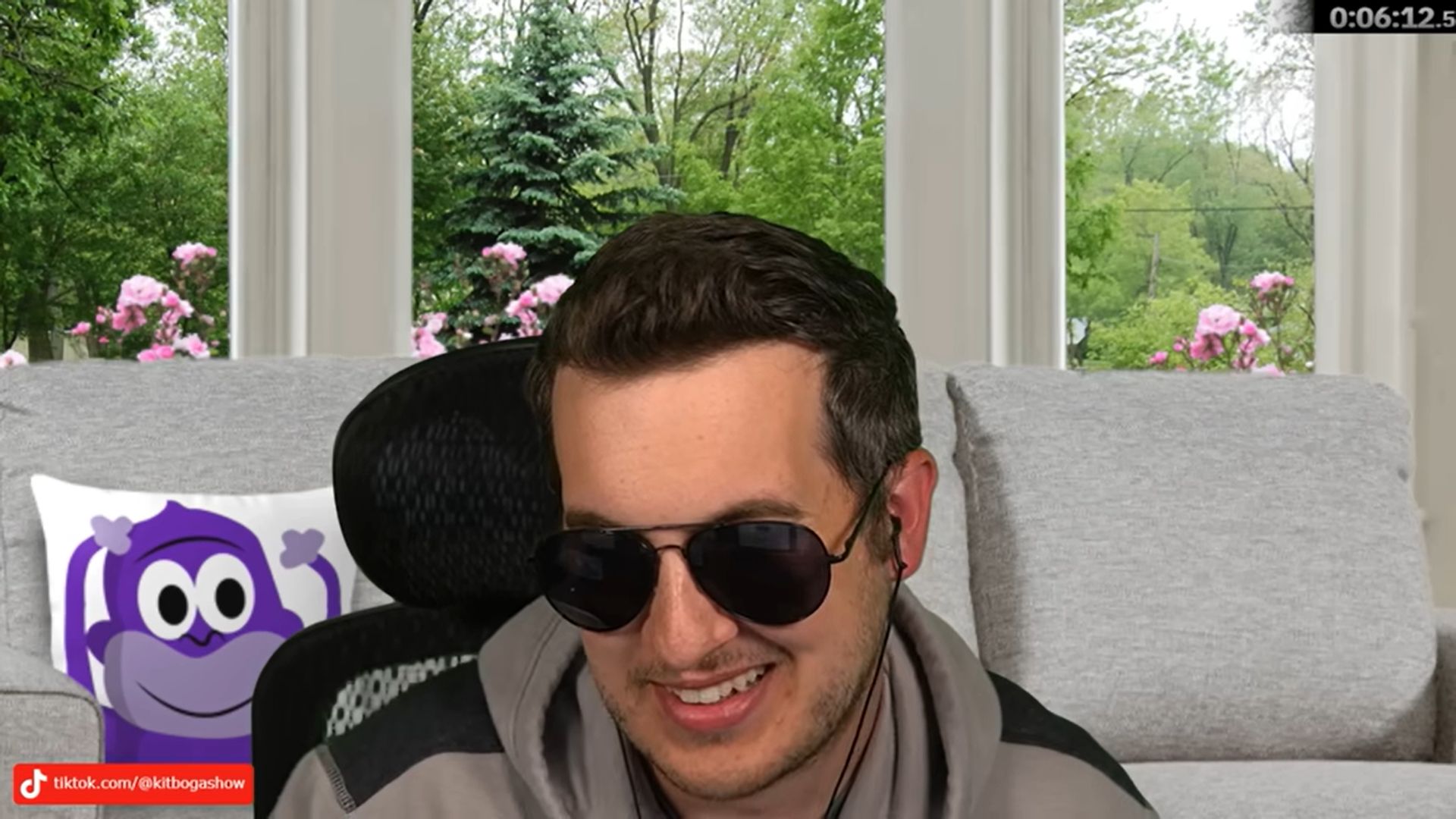 Youtuber passa horas conversando com golpistas para fazer eles perderem tempo