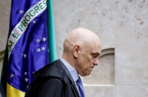 Moraes Bomba: Fardas de Militares Proibidas em Interrogatório sobre Golpe!