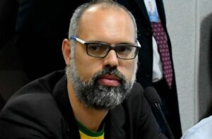 Allan dos Santos provoca Moraes após censura de seu perfil no OnlyFans!