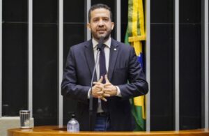 Janones Fica Fora do Jogo: 90 Dias de Suspensão Após Ataques a Nikolas!
