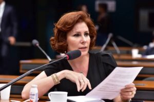 STF DECRETA: Carla Zambelli é SENTENCIADA a 5 ANOS e 3 MESES de prisão por porte ilegal de arma!