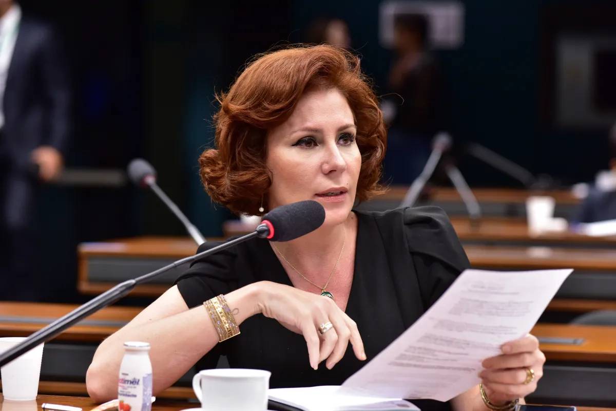 Crise Surpreendente: Carla Zambelli Desmaia Antes de Julgamento Que Pode Levá-la à Cadeia! 1 carla zambelli 01.webp