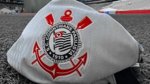 Corinthians à Beira do Abismo: Protestos e Decisões Cruciais Agitam o Futuro do Futebol!