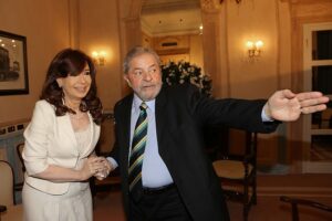 Lula em Suspense: Justiça Decide se Libera Visita a Cristina Kirchner na Prisão Domiciliar!