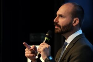 Eduardo Bolsonaro Revela: Trump Mostrou Sanções Antes e Apoia Tarifas!