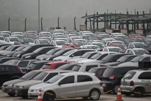 Carros Compactos Sob Chuva de Incentivos: Montadoras Lutam pelo IPI Zero!