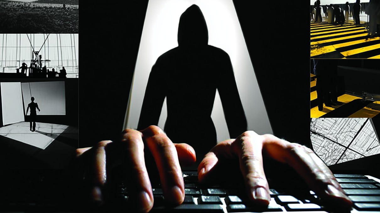 pessoa anonima usando computador