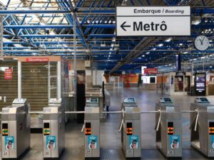Caos na Estação Palmeiras-Barra Funda: Passageiros Revoltados com Superlotação!