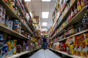 Consumo nas casas brasileiras dispara 4% em julho, surpreendendo especialistas!