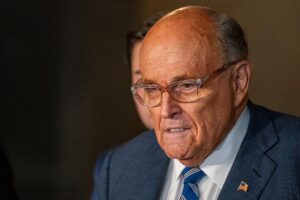 Rudy Giuliani: Ex-prefeito de NY Enfrenta Acidente Brutal, Mas Escapa da Morte!