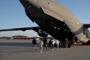 EUA Mobilizam Fuzileiros e Submarino Nuclear no Caribe para Guerra Contra Drogas!