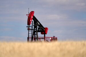 AIE Surpreende e Aumenta Expectativas: Superávit Global de Petróleo É Imediato!