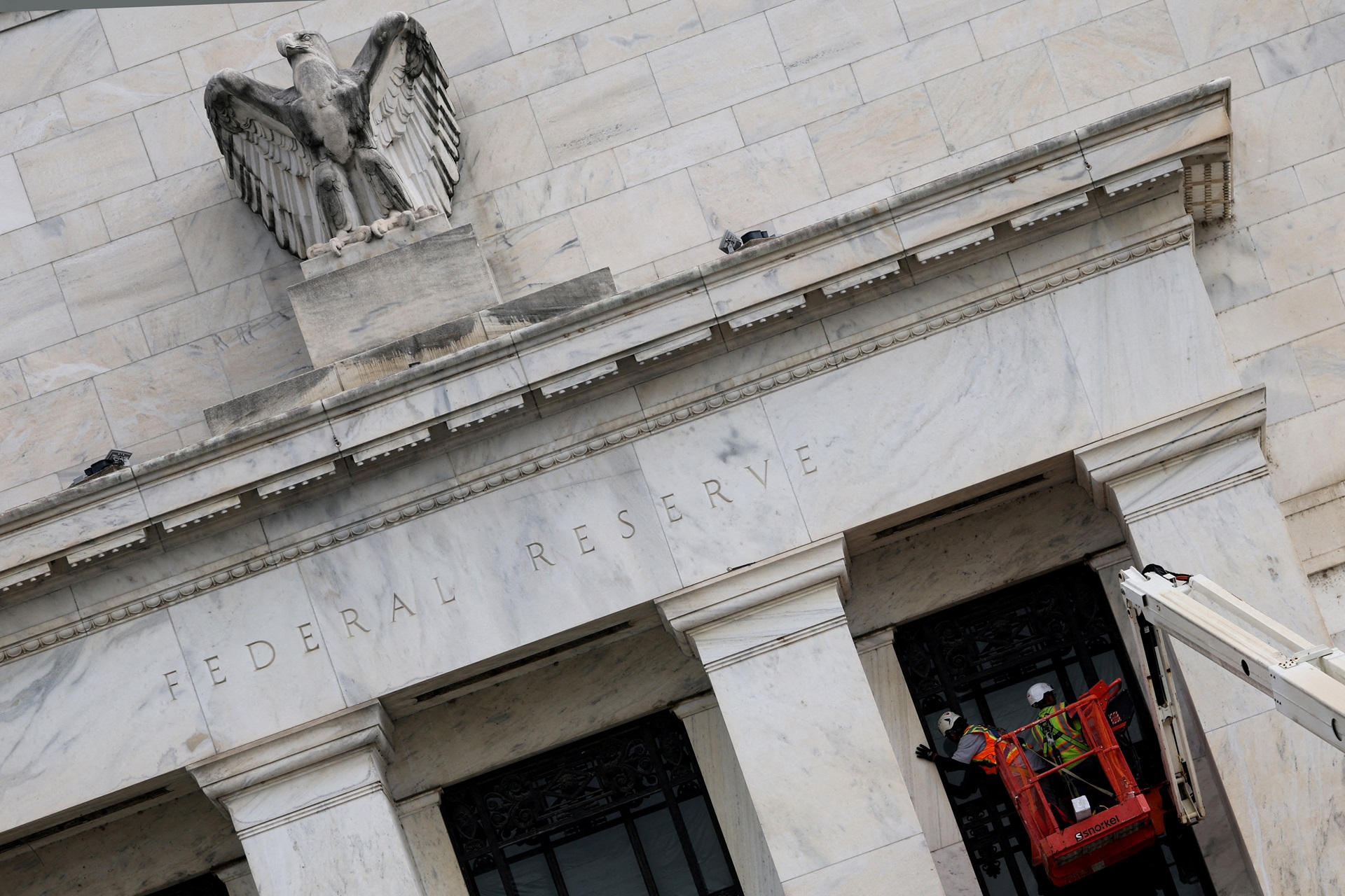 Mercado Ignora PCE e Mantém Expectativa de Redução de Juros pelo Fed em Setembro! 1 2025 07 25T132713Z 1 LYNXMPEL6O0M0 RTROPTP 4 MACRO FED TRUMP