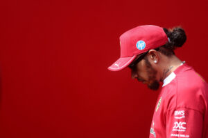 Hamilton Desesperado: ‘Sou Inútil, Ferrari Deveria Me Trocar!’