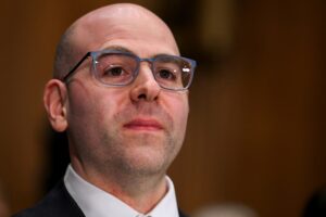 Trump designa Stephen Miran para uma posição crucial no Fed!