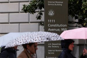 Trump corta cabeça na Receita Federal; Bessent assume interinamente!