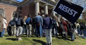Harvard Revela o Segredo Para Enfrentar o Governo Trump no Brasil!