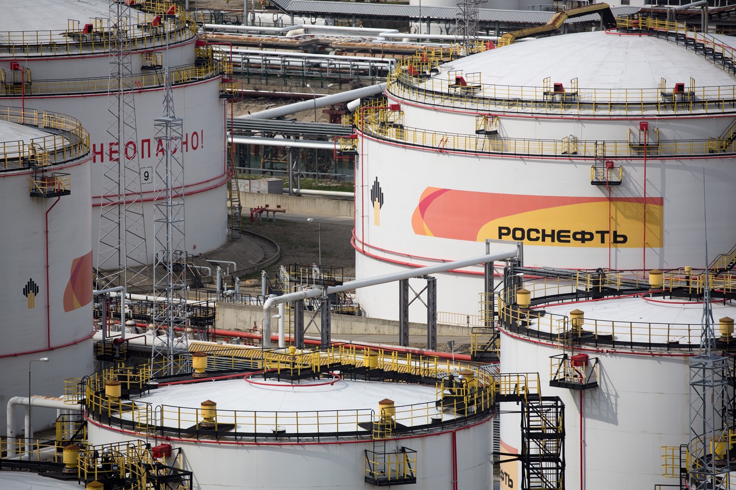 EUA ameaçam sanções a petroleiras russas se Putin ignorar cessar-fogo! 1 438147315