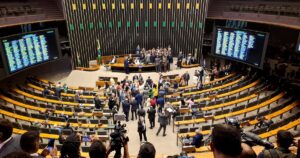 Tarifaço em Foco: Apoio na Cúpula do Congresso, Mas Críticas ao Governo e Cobranças de Emendas!