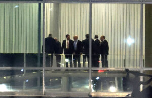 Lula Recebe Gigantes do STF e Gonet em Jantar Surprise no Alvorada!
