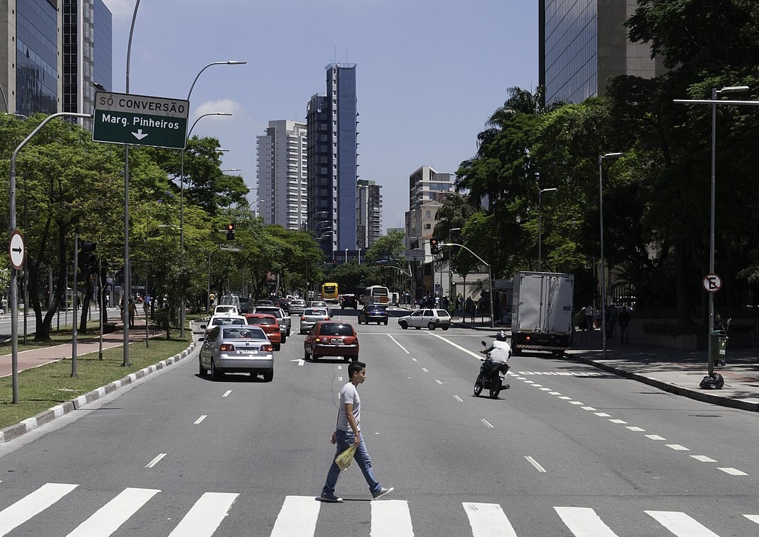 Leilão Surpreendente de Cepacs da Faria Lima Confirmado para Terça! 1 Avenida Faria Lima cruce de peatones