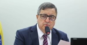 Aposentados à Beira do Colapso: Relator Sugere Indenização com Dinheiro do FGC!