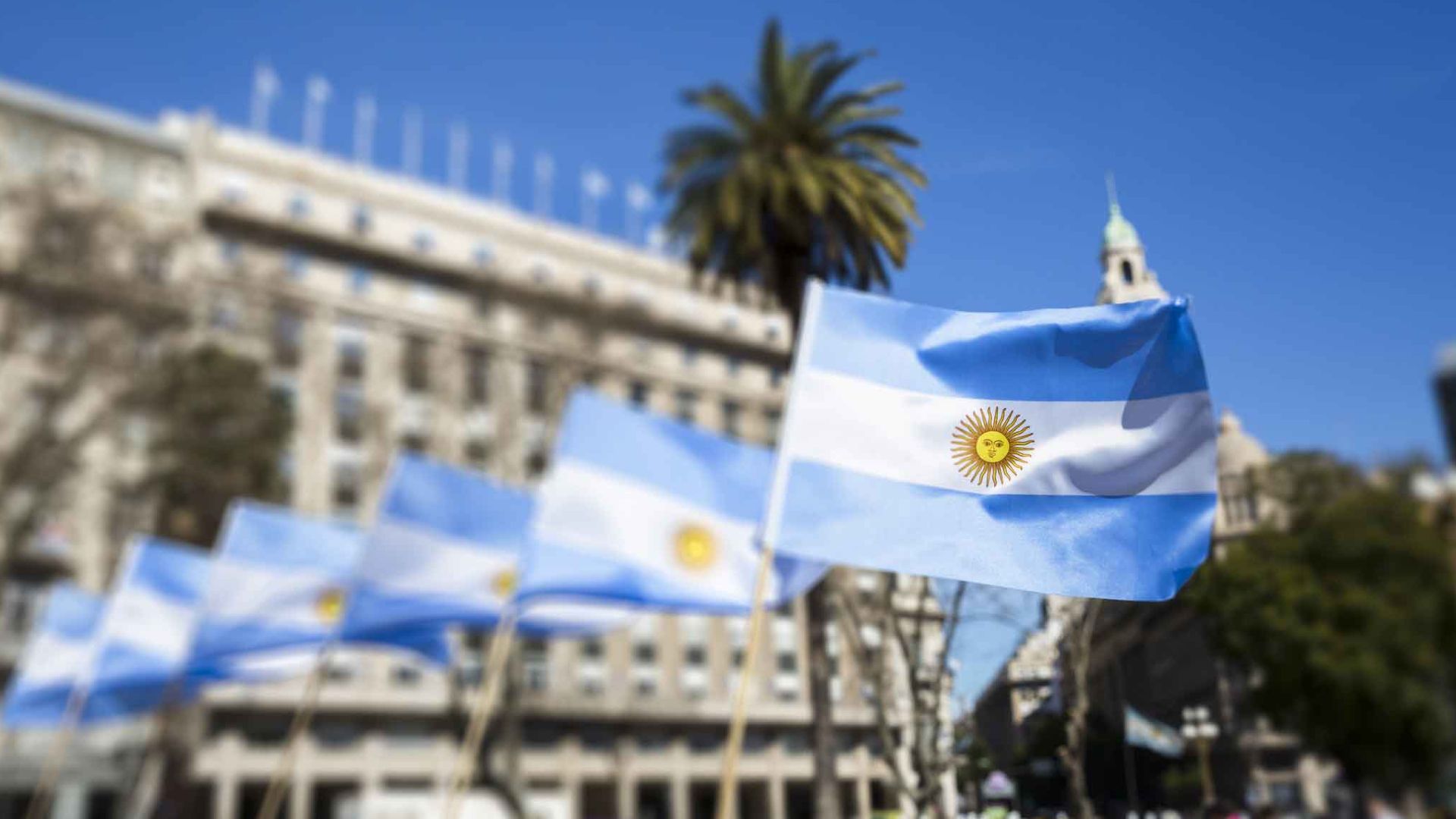 Bandeiras da Argentina e FMI