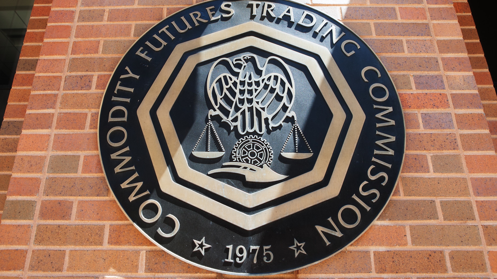 EUA Liberam Uso de Corretoras Estrangeiras de Criptomoedas: Grande Mudança à Vista! 1 CFTC Commodity Futures Trading Commission