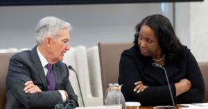 Trump x Federal Reserve: A Batalha Que Pode Desencadear um Caos Econômico!