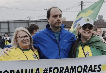 Carlos Bolsonaro em Ação: Envolvimento Bombástico em SC Pode Mudá-lo para o Senado! 1 Captura de tela 2025 08 04 145723