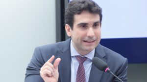 Impacto Estrondoso: Gabriel Galípolo, Chefe do Banco Central, Marca Presença na Abertura do Blockchain.RIO 2025!