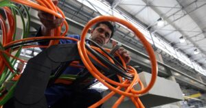 Tarifaço pode eliminar 16 mil empregos no setor de máquinas e equipamentos!