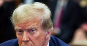 Trump: Brilho na Imagem, Sombras no Roteiro!