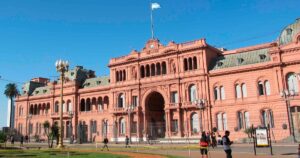 Fusões Disparam 16% na Argentina: Eleição Pode Mudar Tudo!
