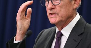 Powell Prepara o Terreno: Redução de Juros nos EUA à Vista, Apesar dos Perigos da Inflação!